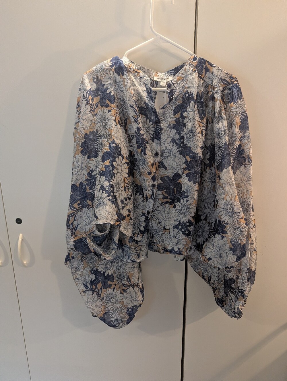 Anniewear Woman's XL Floral Button Front Blouse in Navy & Cream NWT